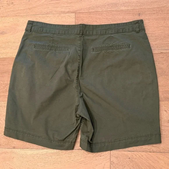 GUC Size 14 Old Navy Everyday Women’s Casual Stretch Shorts - Black and Olive - Picture 3 of 11